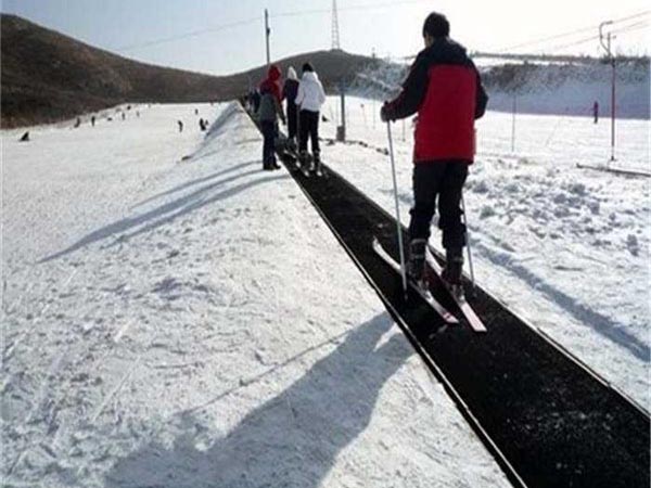 滑雪場魔毯